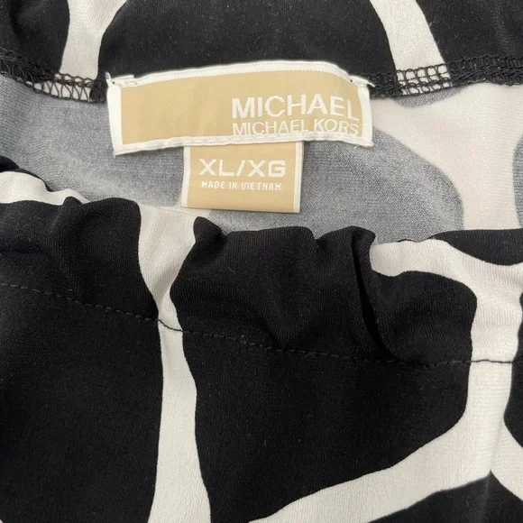 Women’s Michael Kors Black and White Giraffe Print Halter Neckline Top size XL - Picture 6 of 7